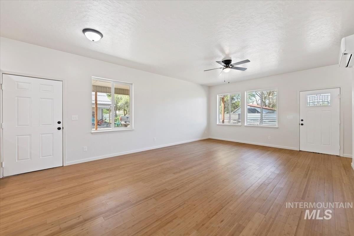 202 N Main St - Photo 5 of 26