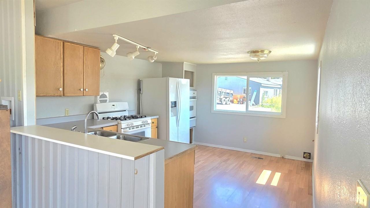 603 W Palouse River Dr Trlr 94 #94 - Photo 4 of 21