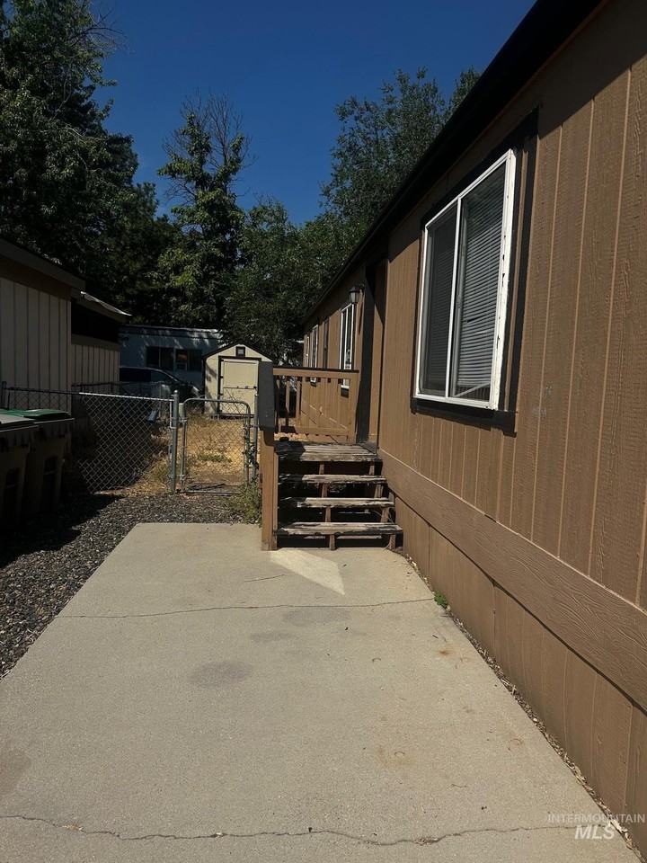 540 N Meadowland Cir - Photo 2 of 8