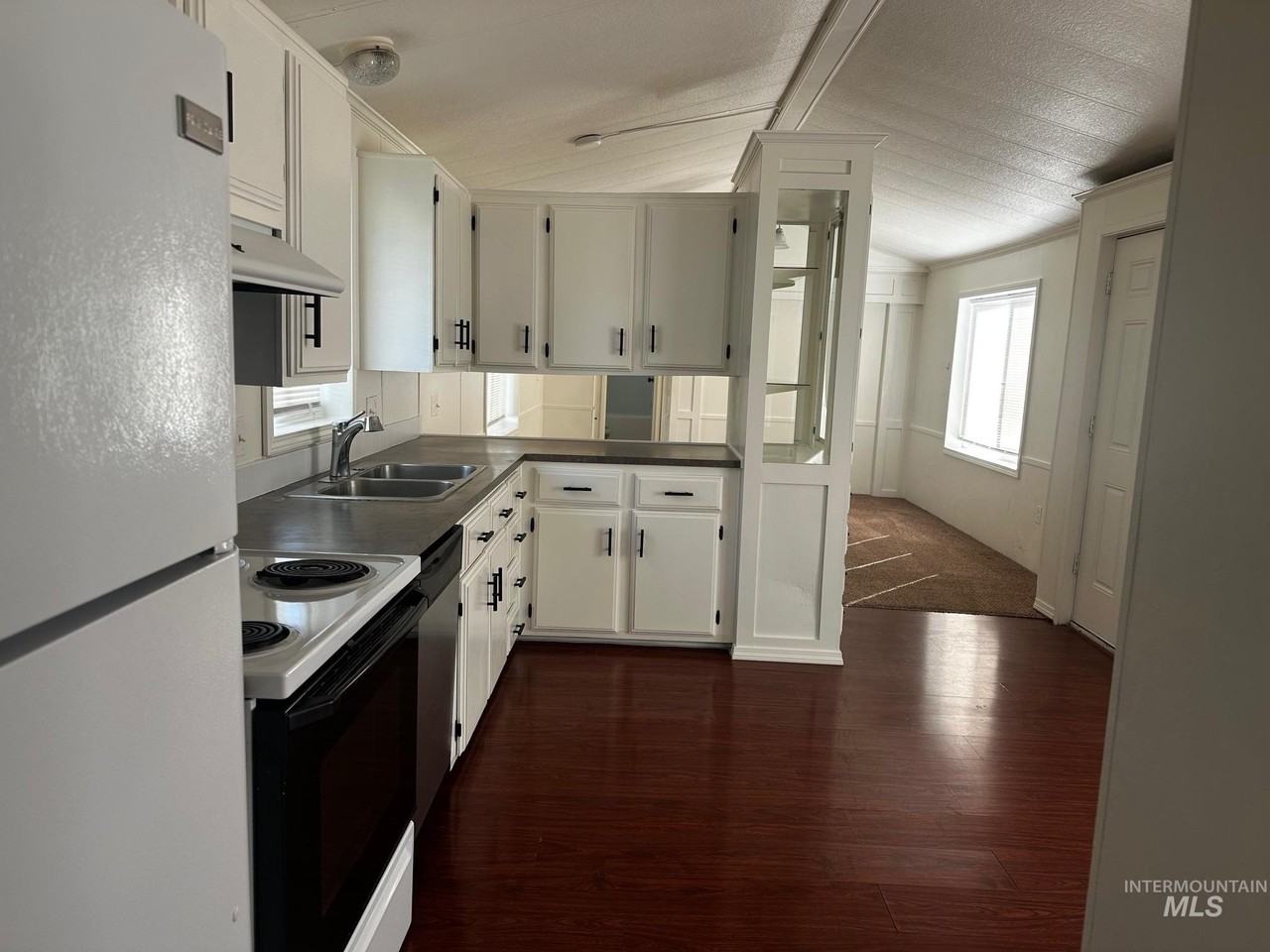 540 N Meadowland Cir - Photo 4 of 8