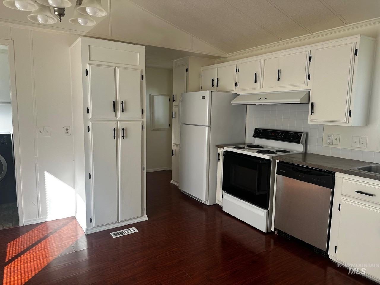 540 N Meadowland Cir - Photo 5 of 8