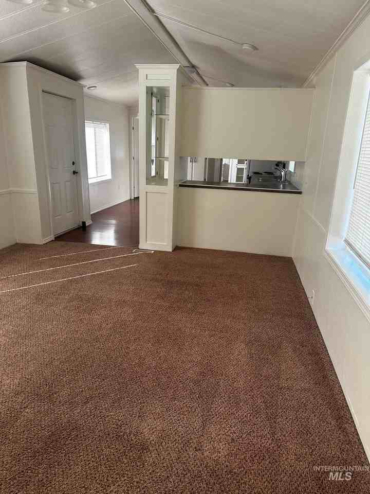 540 N Meadowland Cir - Photo 6 of 8