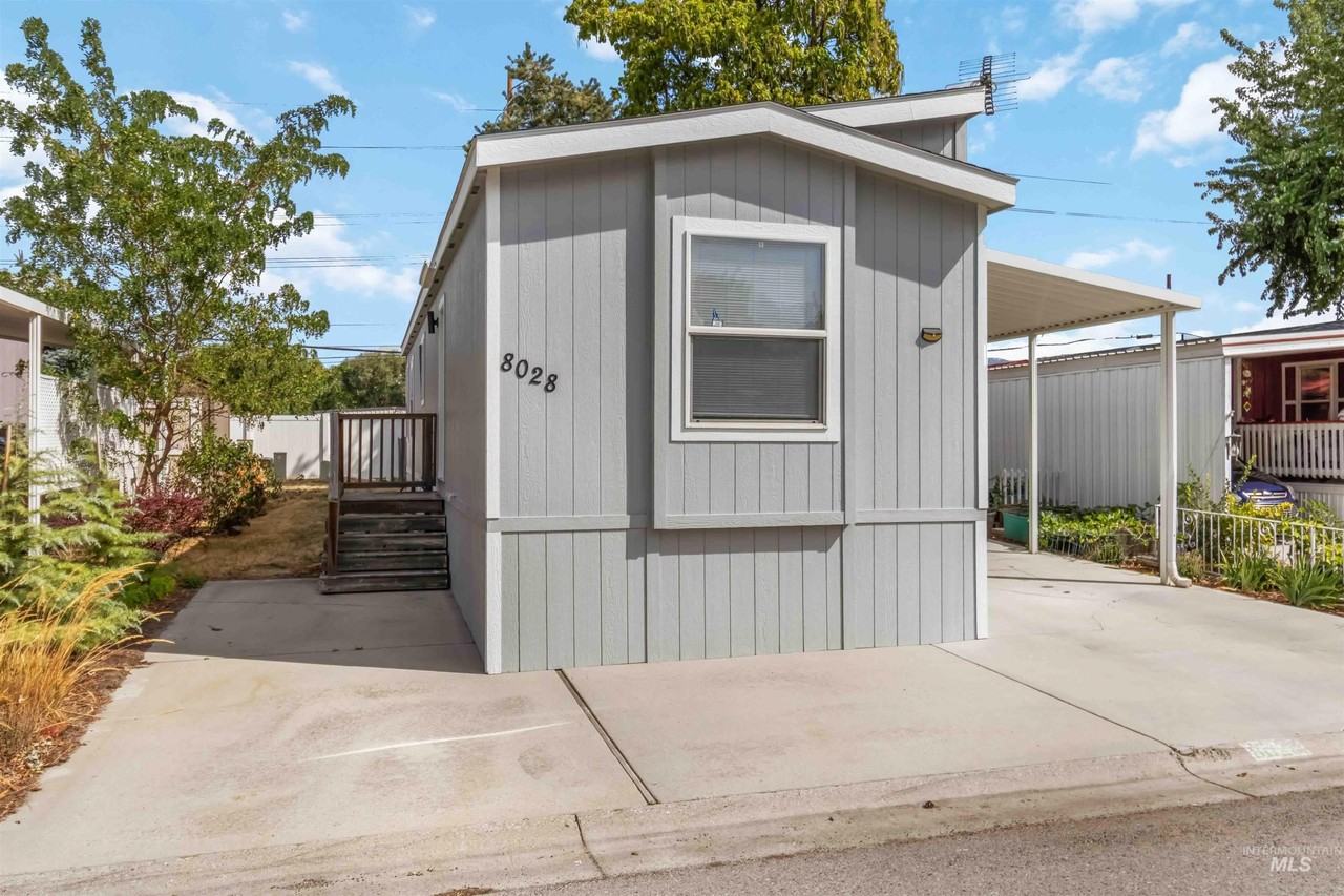 8028 W Manassas Ln - Photo 6 of 44