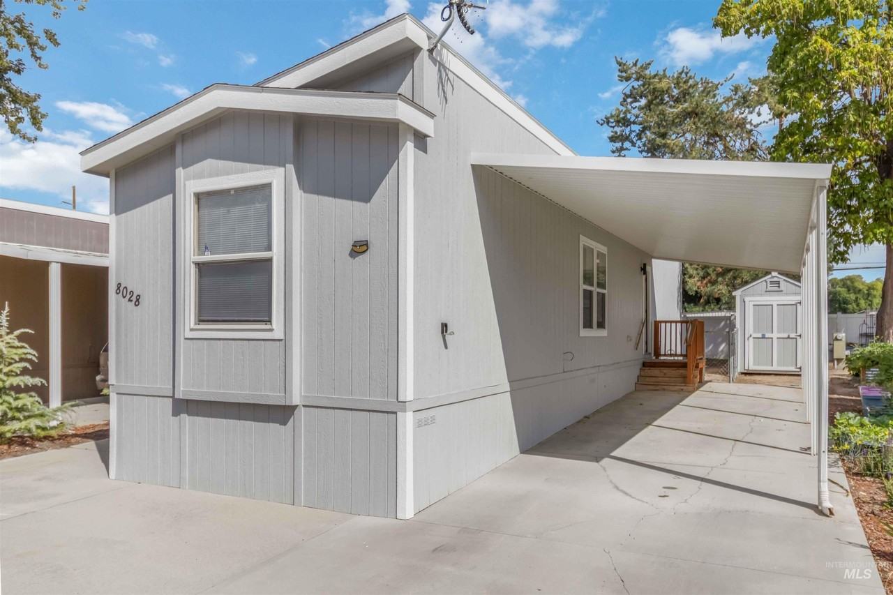 8028 W Manassas Ln - Photo 7 of 44