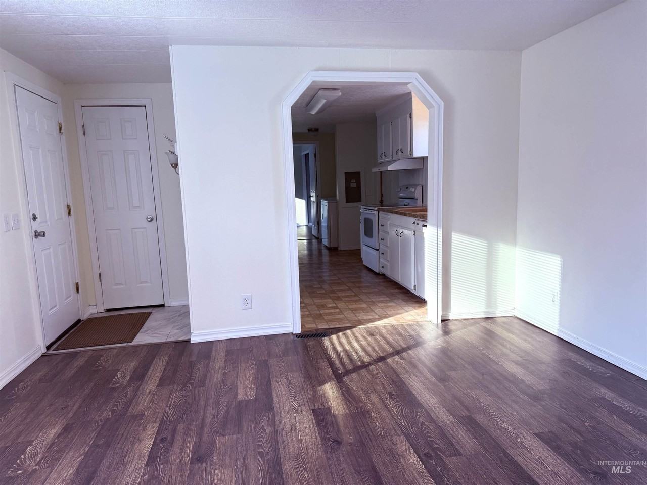 605 N Almon St - Photo 4 of 17