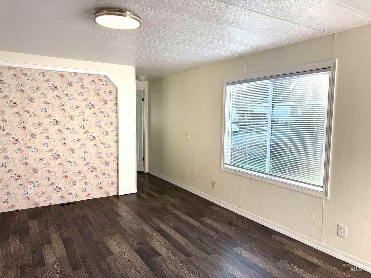 605 N Almon St - Photo 5 of 17