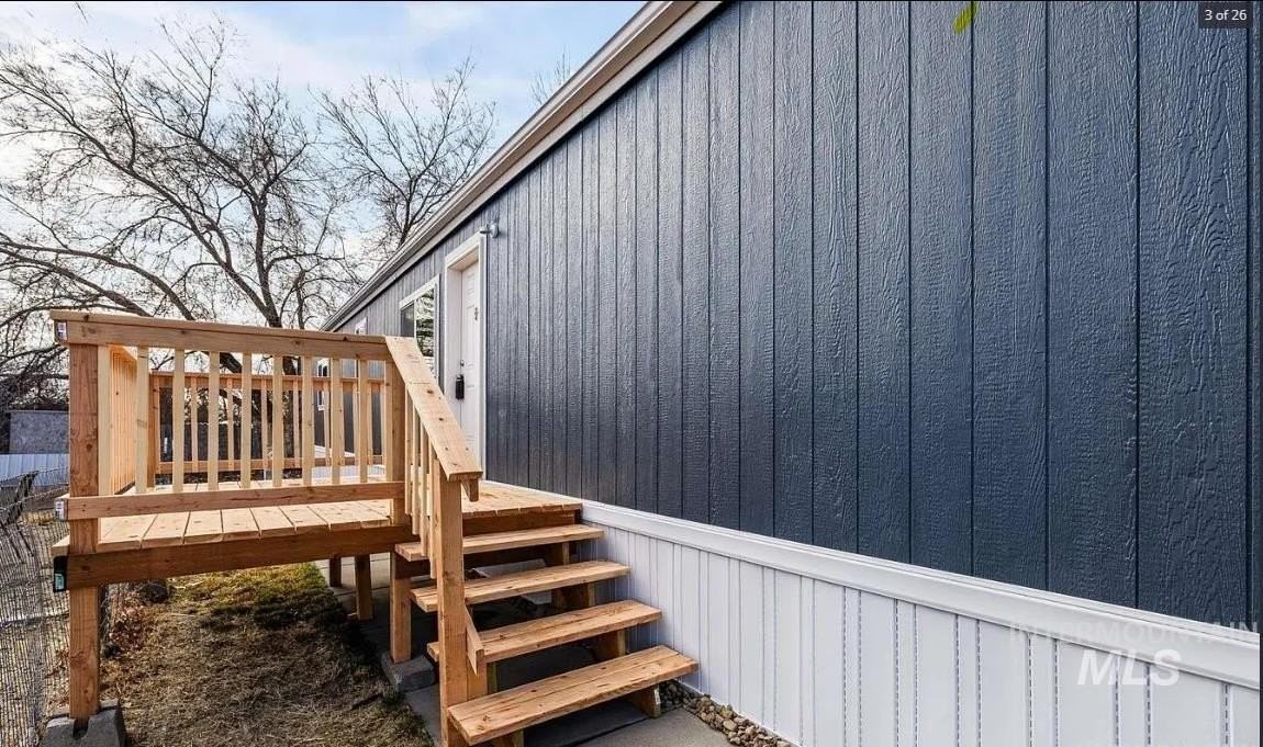 215 Dawn Dr - Photo 2 of 15