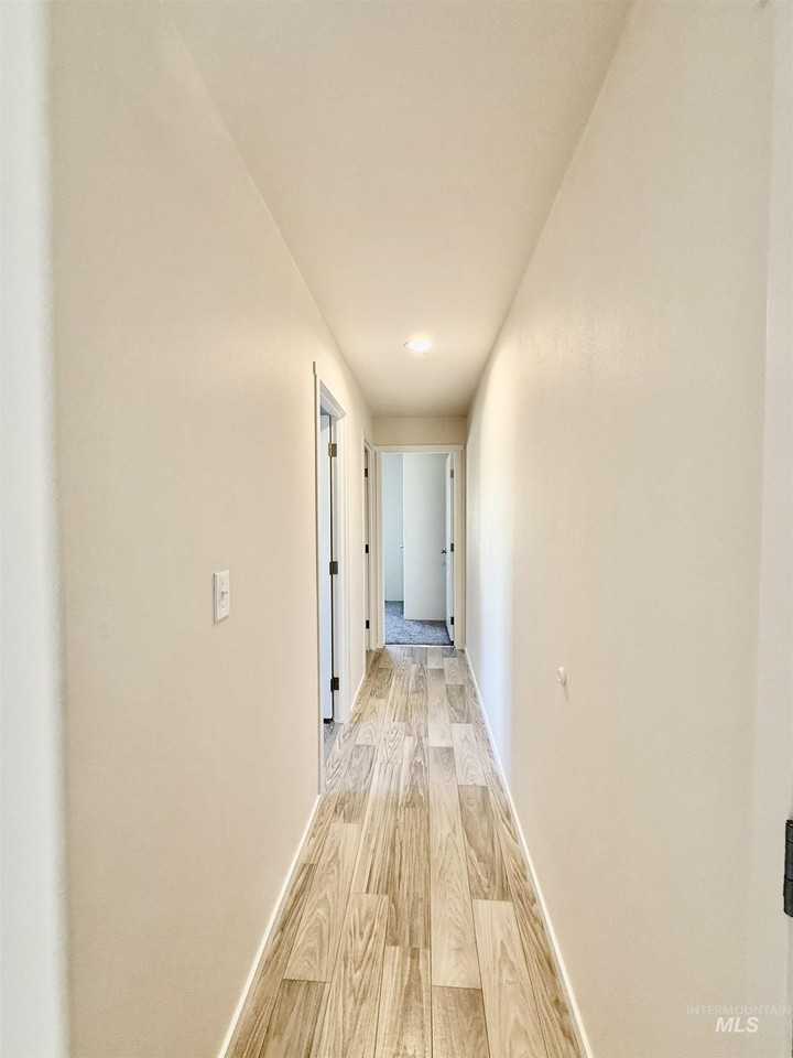 215 Dawn Dr - Photo 7 of 15