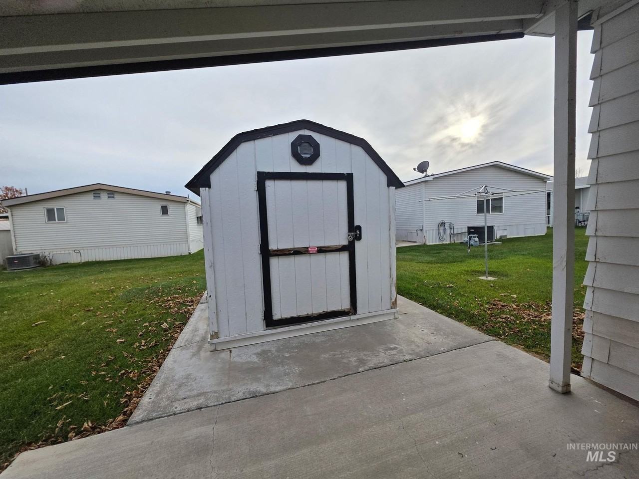 1605 Grandview Dr N - Photo 2 of 8