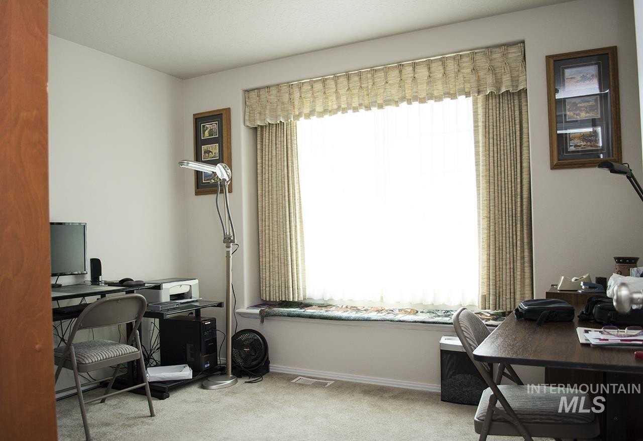 1520 Pilot St - Photo 4 of 25