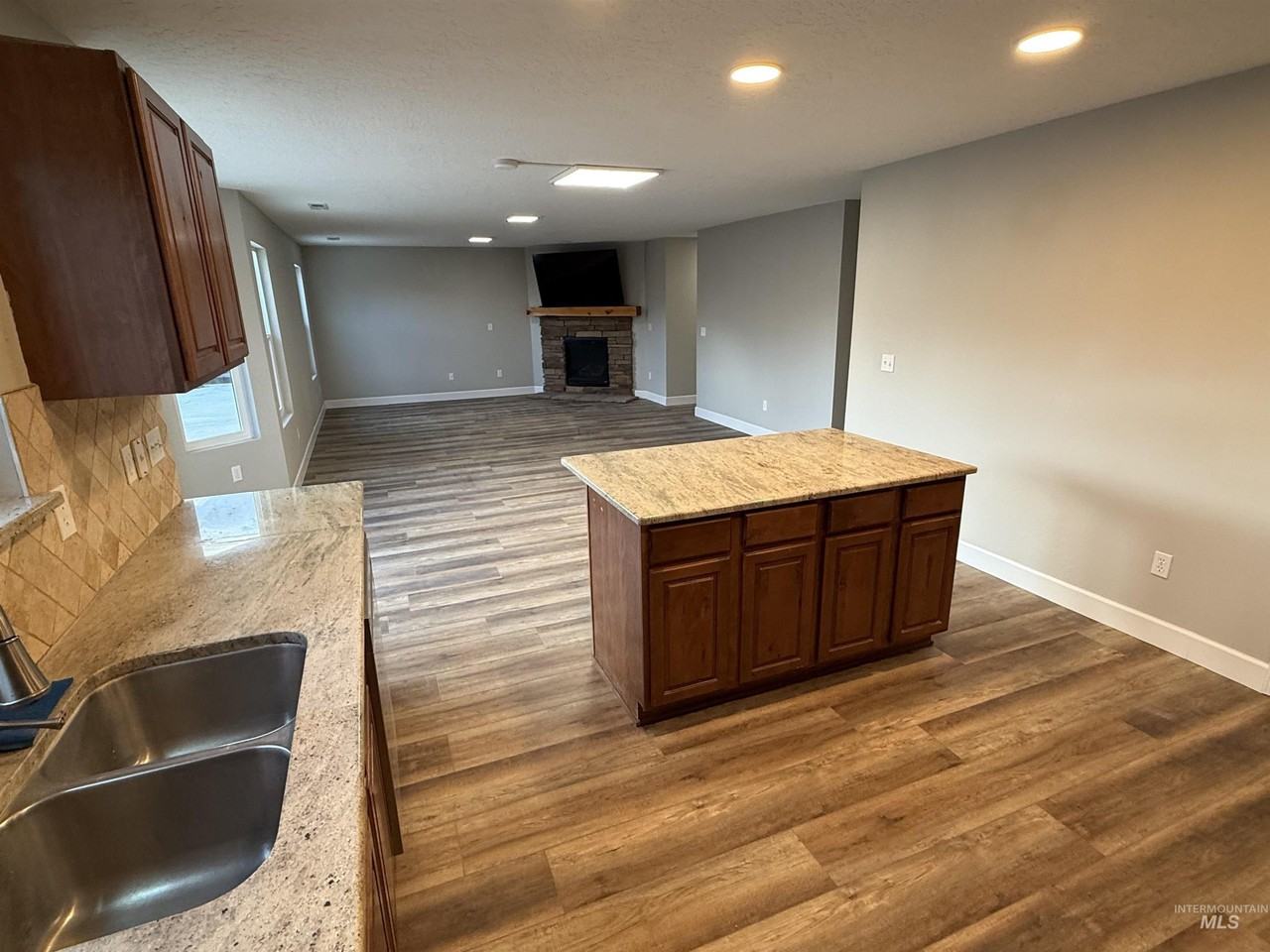 2023 W Michelle Dr - Photo 7 of 23