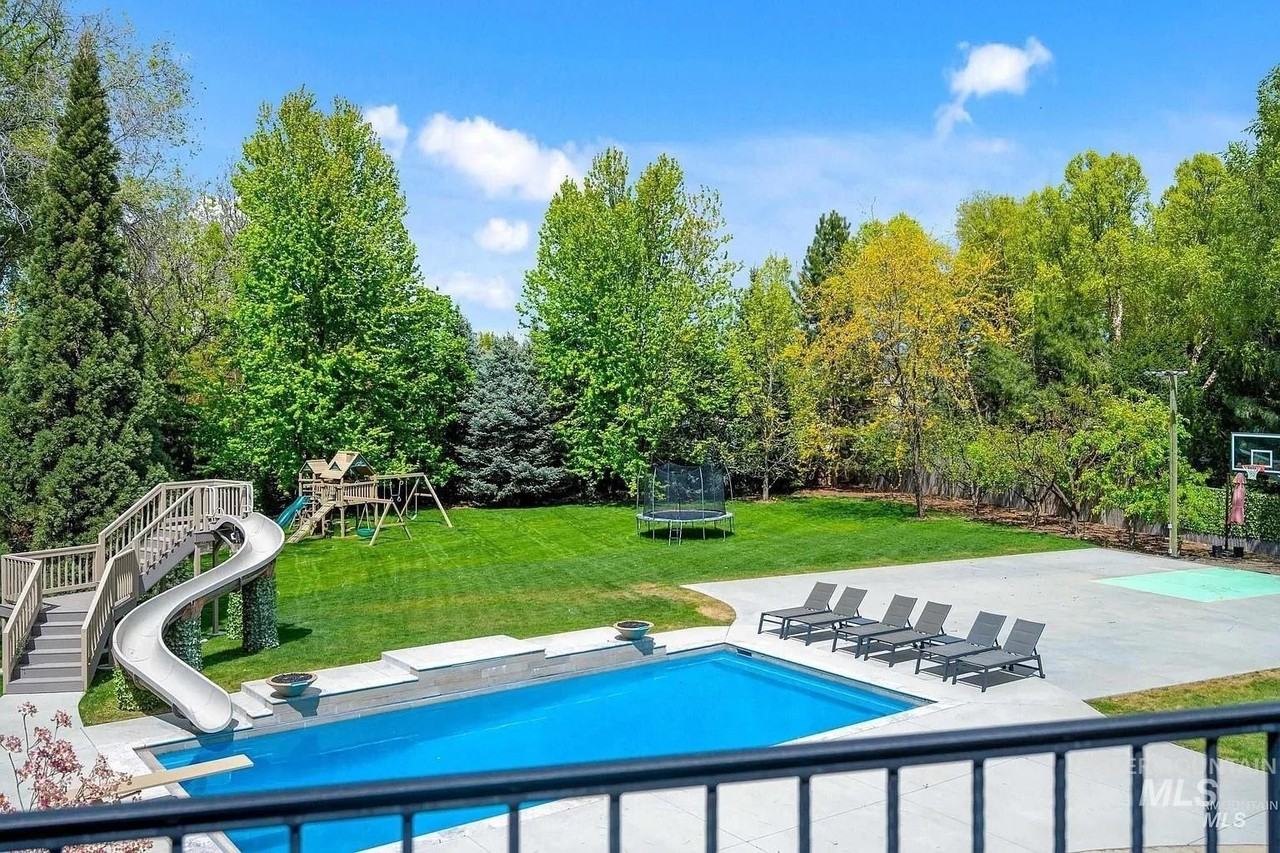 2749 S White Castle Ave - Photo 7 of 9