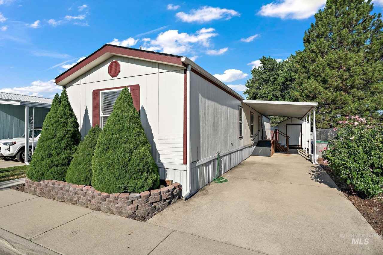 5373 N North Glen Ln - Photo 2 of 24