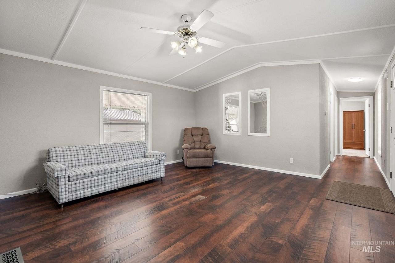 5373 N North Glen Ln - Photo 4 of 24