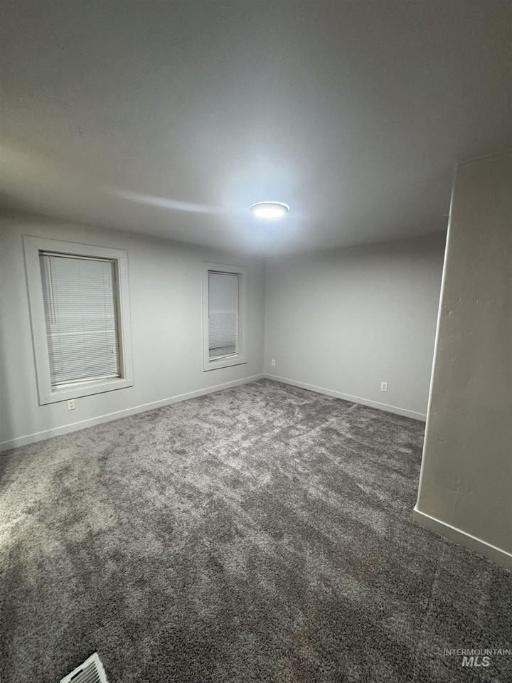 107 Lancelot Ct - Photo 4 of 22