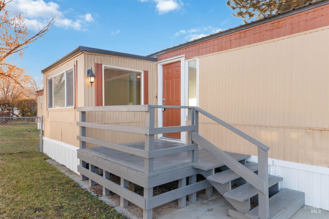 618 Empress St - Photo 2 of 27