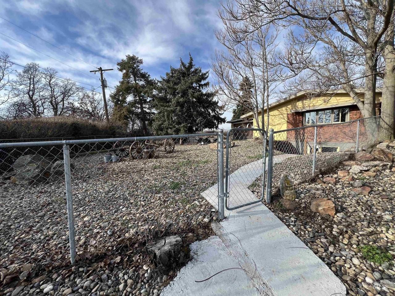 2405 Sunset Dr - Photo 5 of 25