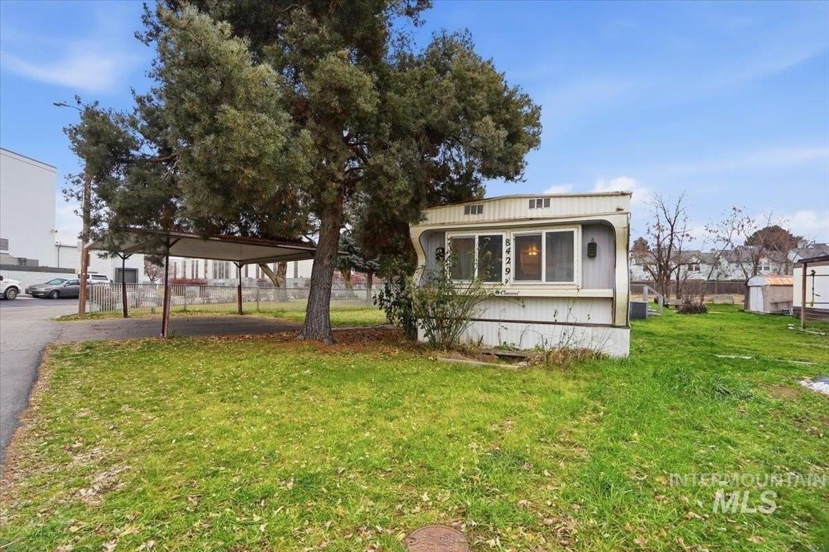 8429 W Irving Ln - Photo 3 of 24