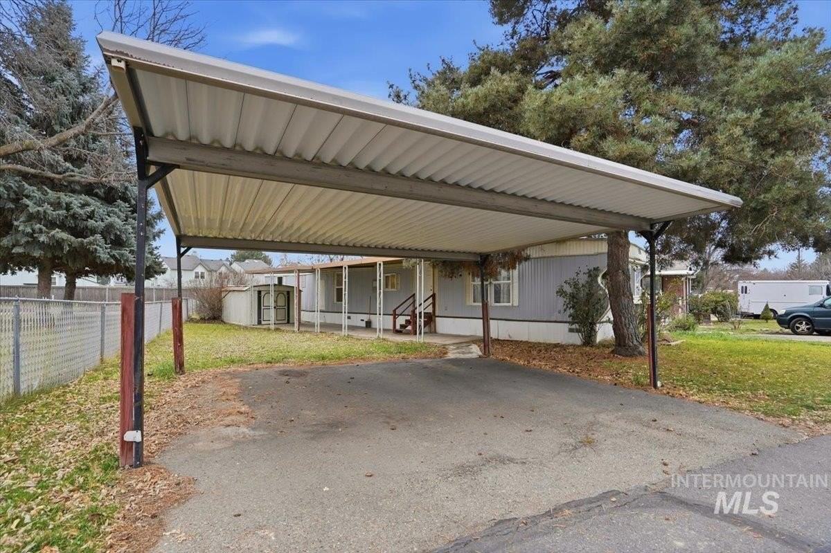 8429 W Irving Ln - Photo 4 of 24