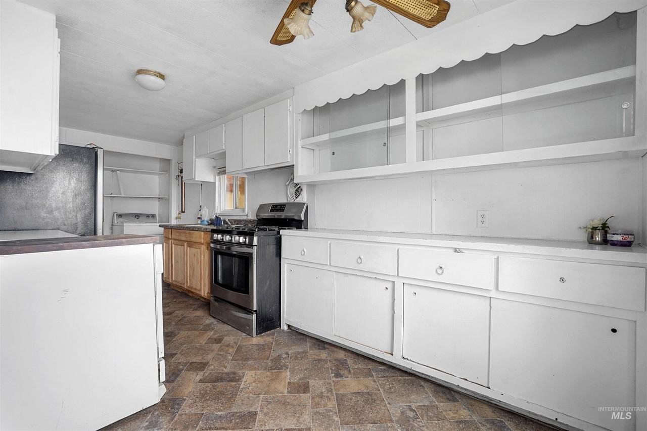 757 Normal Ave - Photo 4 of 12