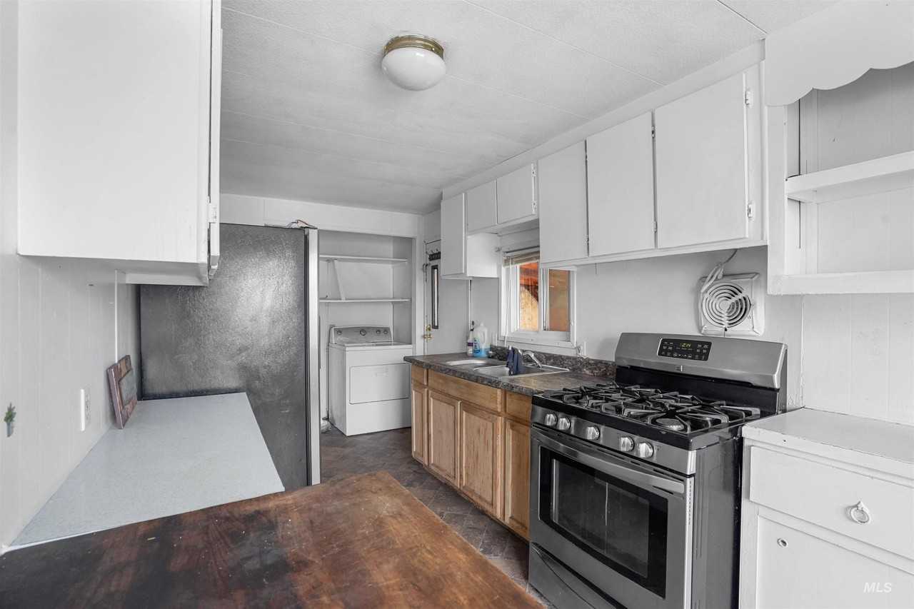 757 Normal Ave - Photo 5 of 12