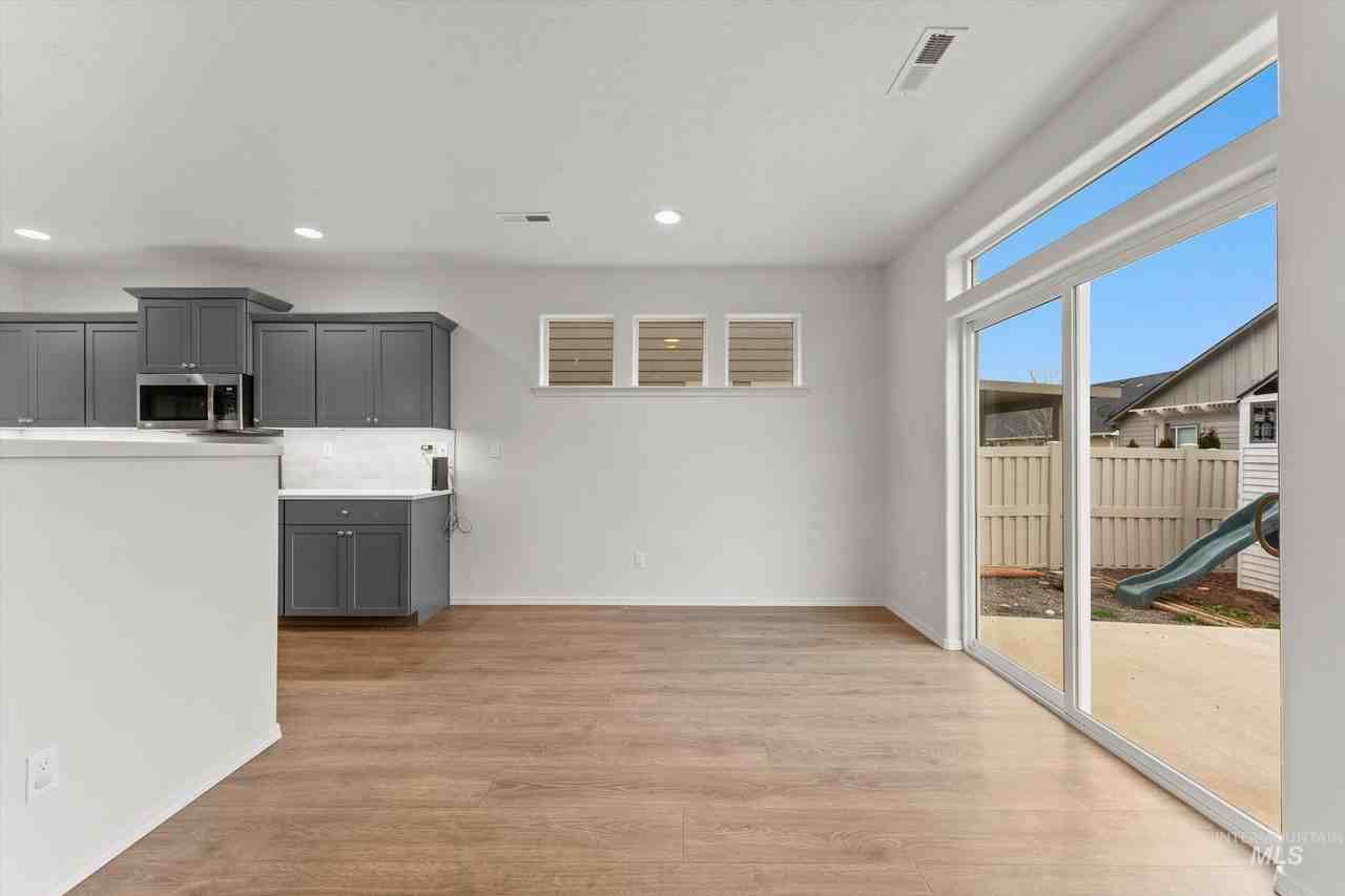 513 Stanley Lake St - Photo 6 of 35