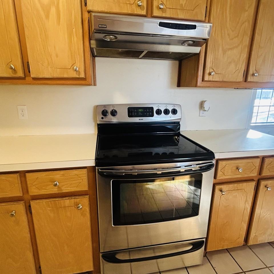 6114 10th St - Photo 6 of 17