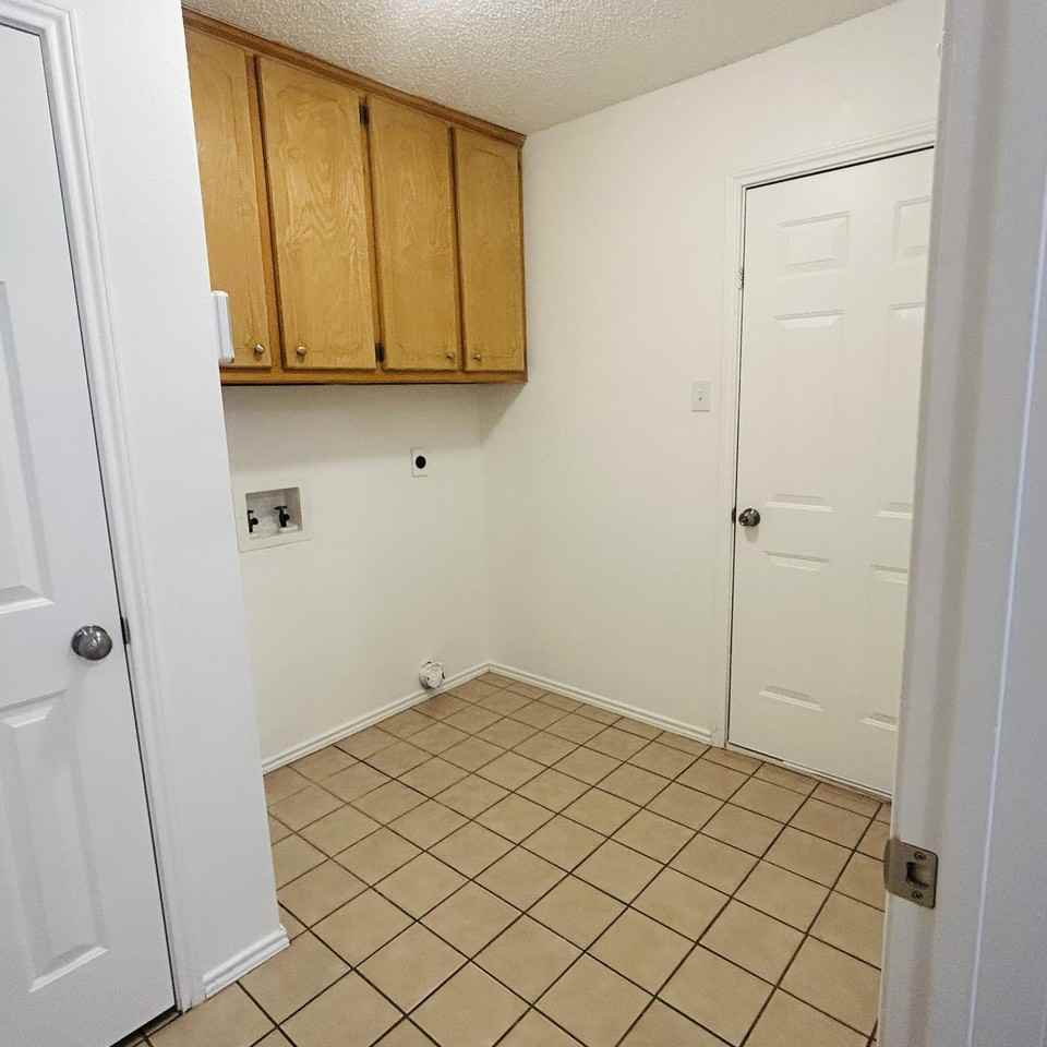 6114 10th St - Photo 7 of 17