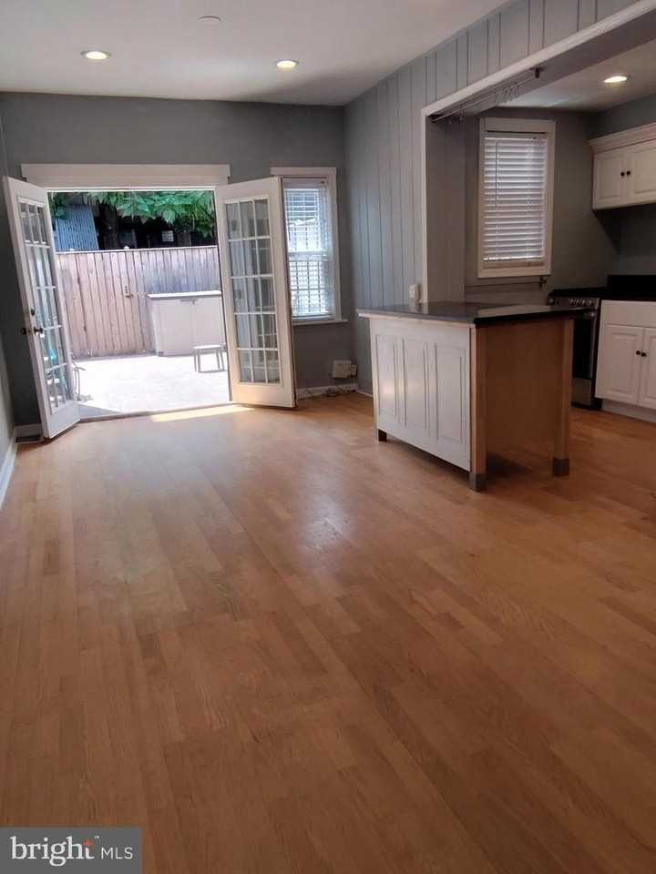 1223 Wylie St Ne - Photo 3 of 17