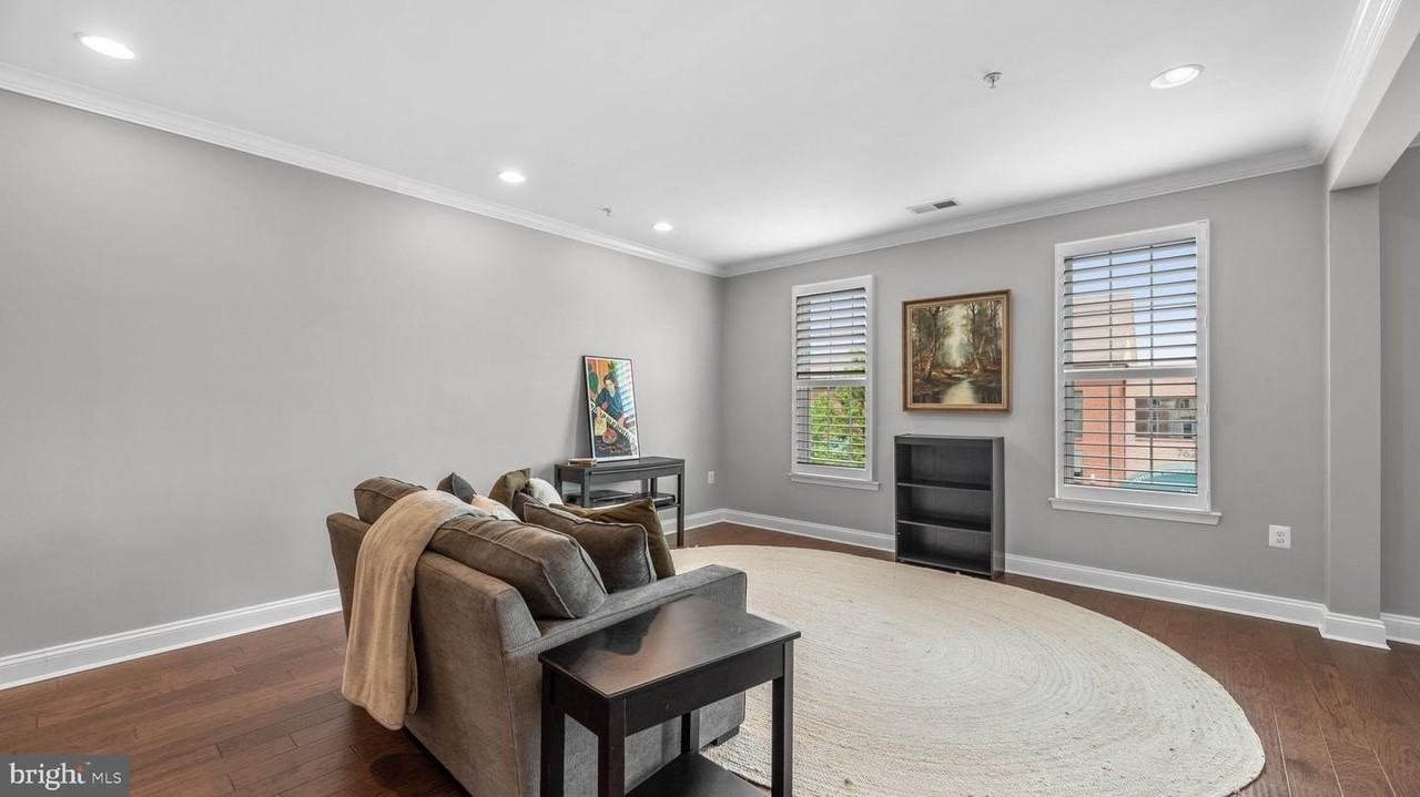 7674 Maple Lawn Blvd - Photo 4 of 39