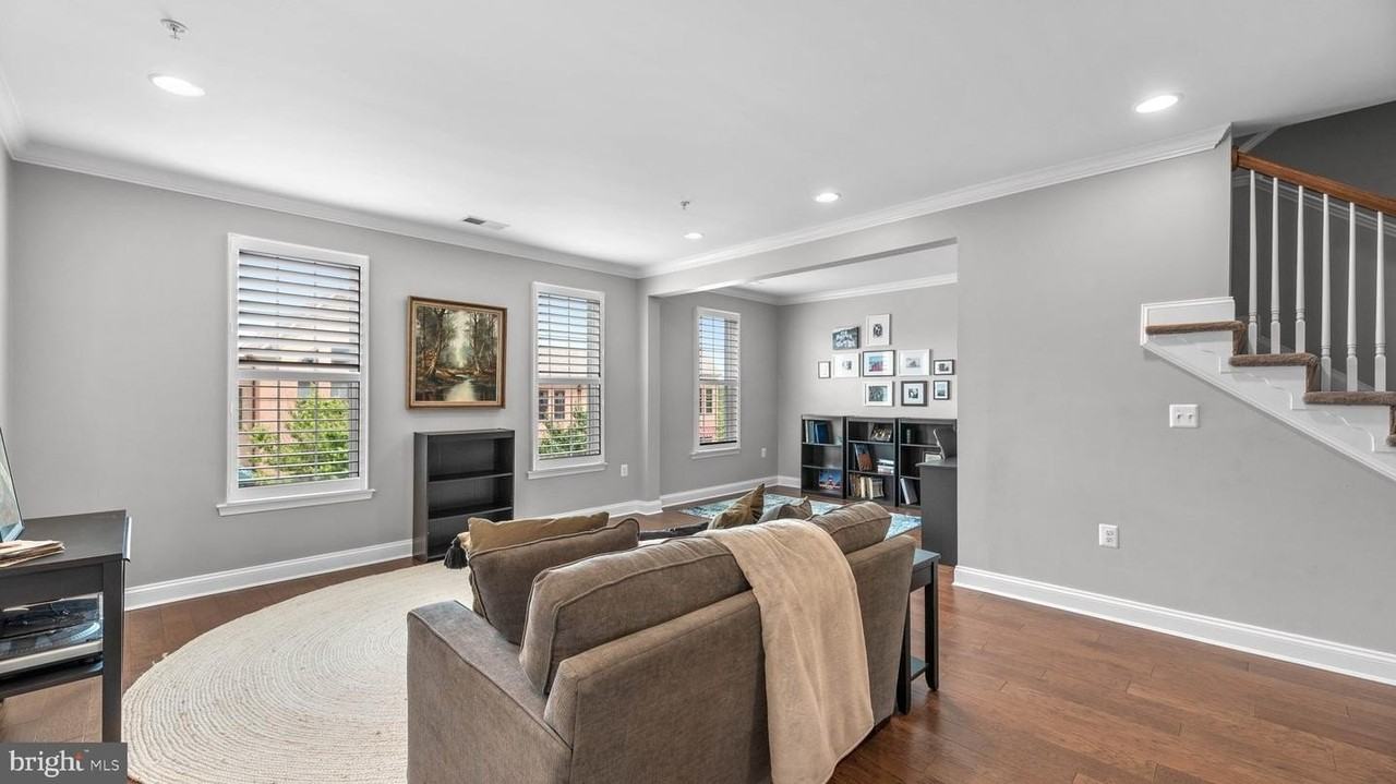 7674 Maple Lawn Blvd - Photo 5 of 39