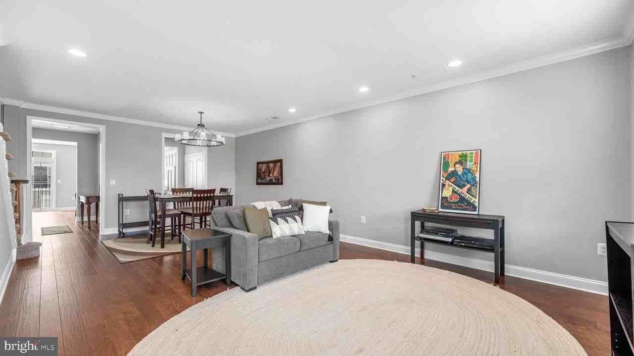 7674 Maple Lawn Blvd - Photo 7 of 39