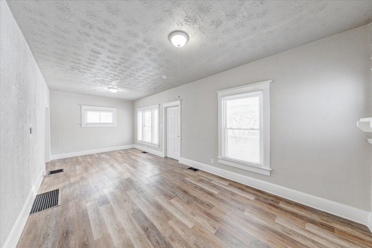 1015 S Sheffield Ave #1 - Photo 4 of 28