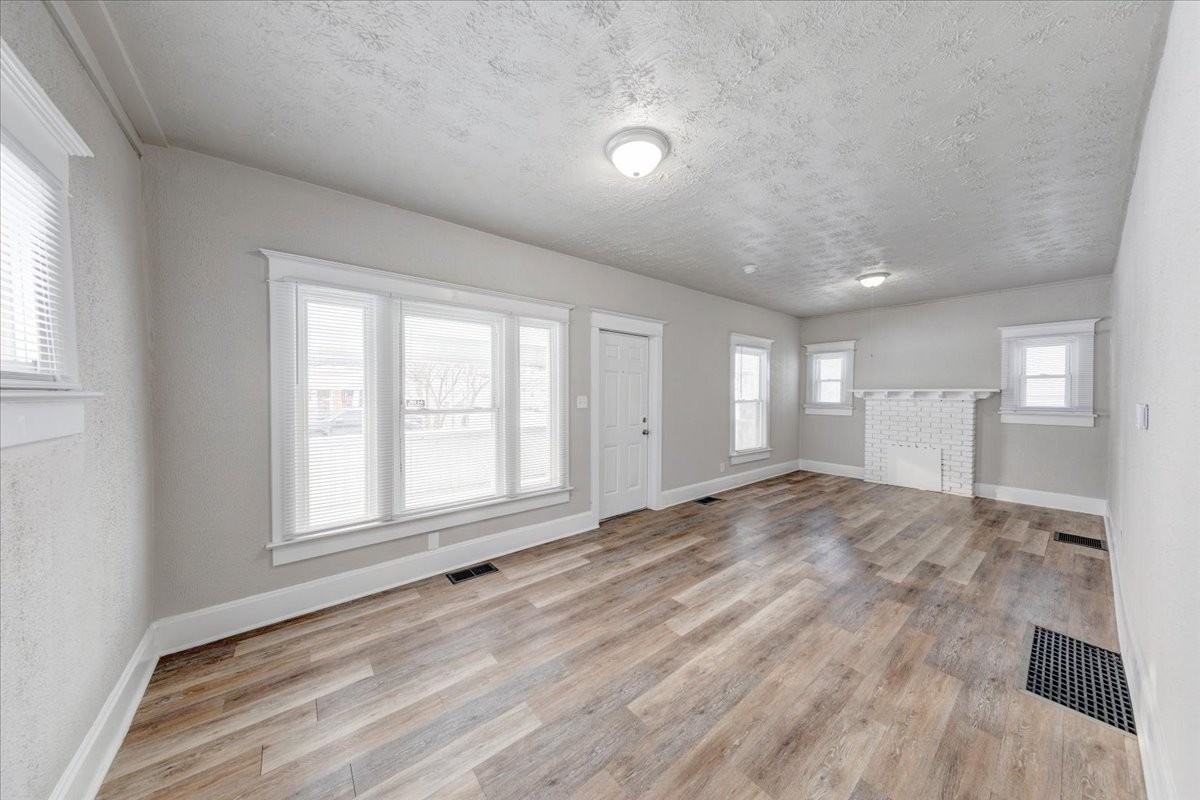 1015 S Sheffield Ave #1 - Photo 5 of 28