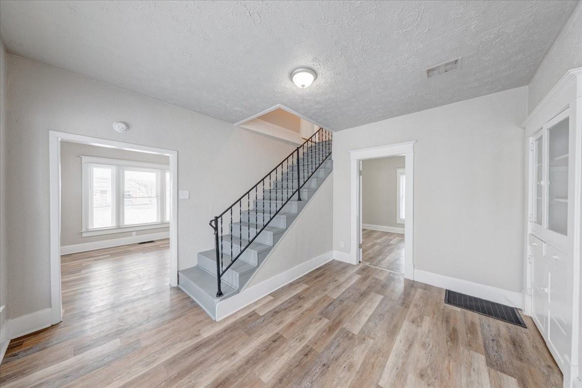 1015 S Sheffield Ave #1 - Photo 6 of 28