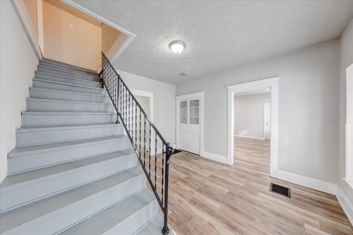 1015 S Sheffield Ave #1 - Photo 7 of 28