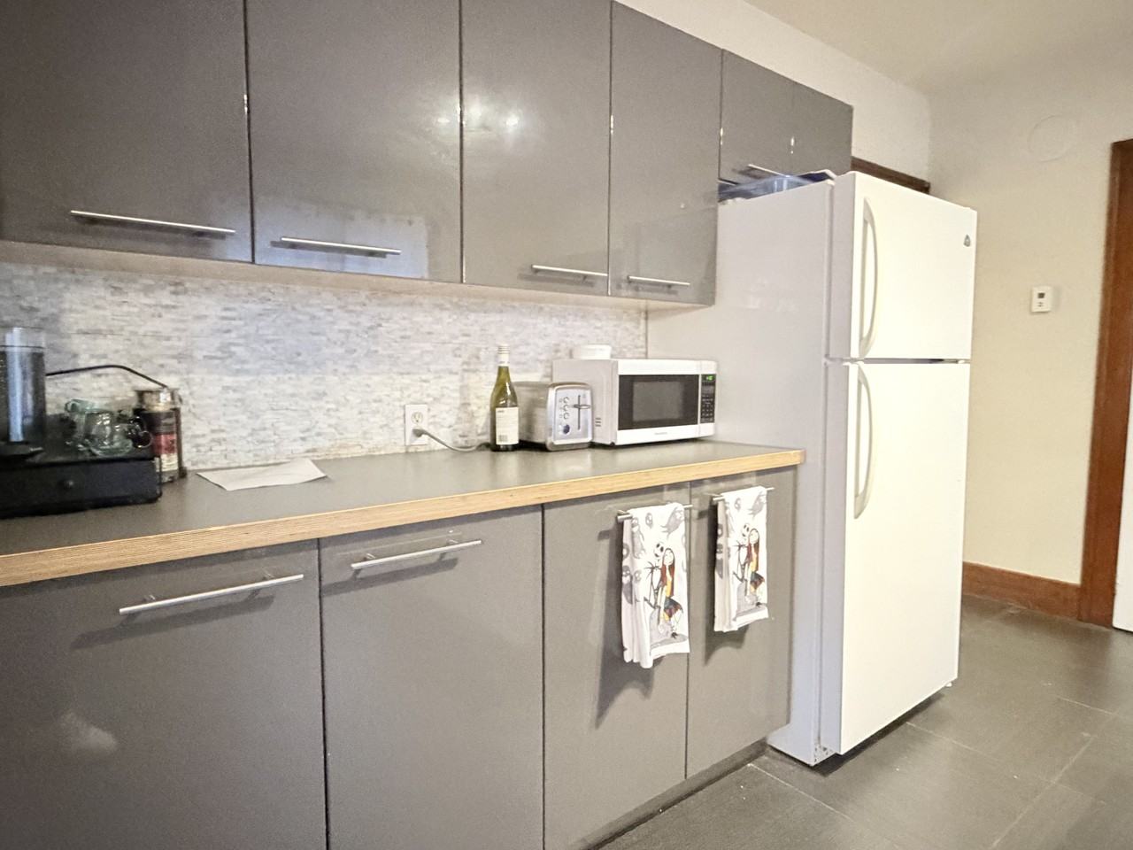 693 Partington Ave #MAIN - Photo 2 of 8