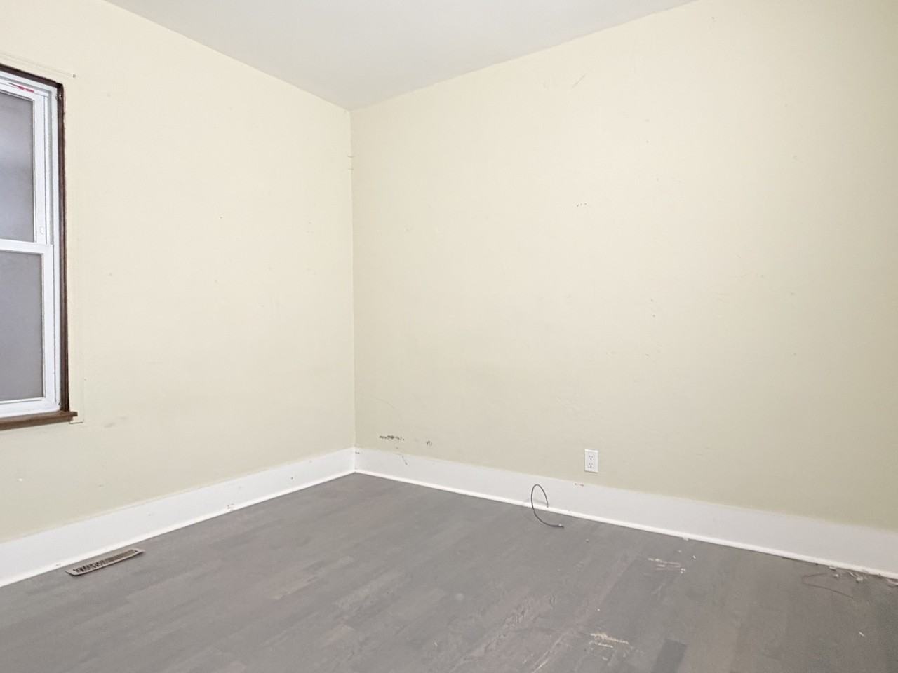 693 Partington Ave #MAIN - Photo 7 of 8
