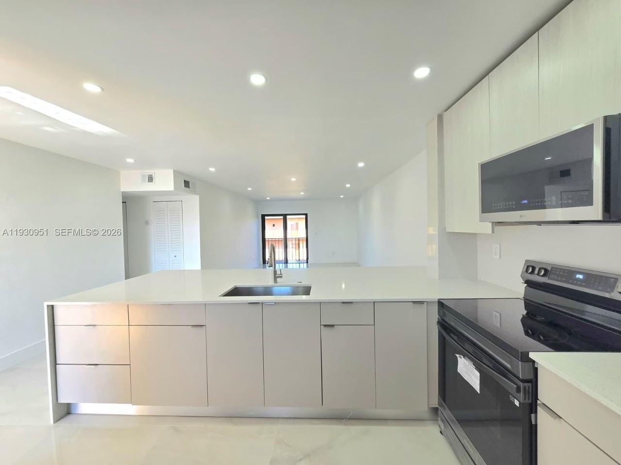 1800 W 54th St #409 - Photo 4 of 19