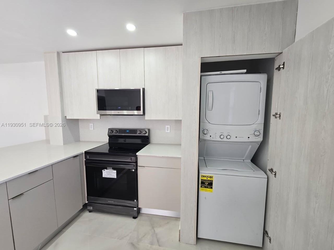 1800 W 54th St #409 - Photo 6 of 19