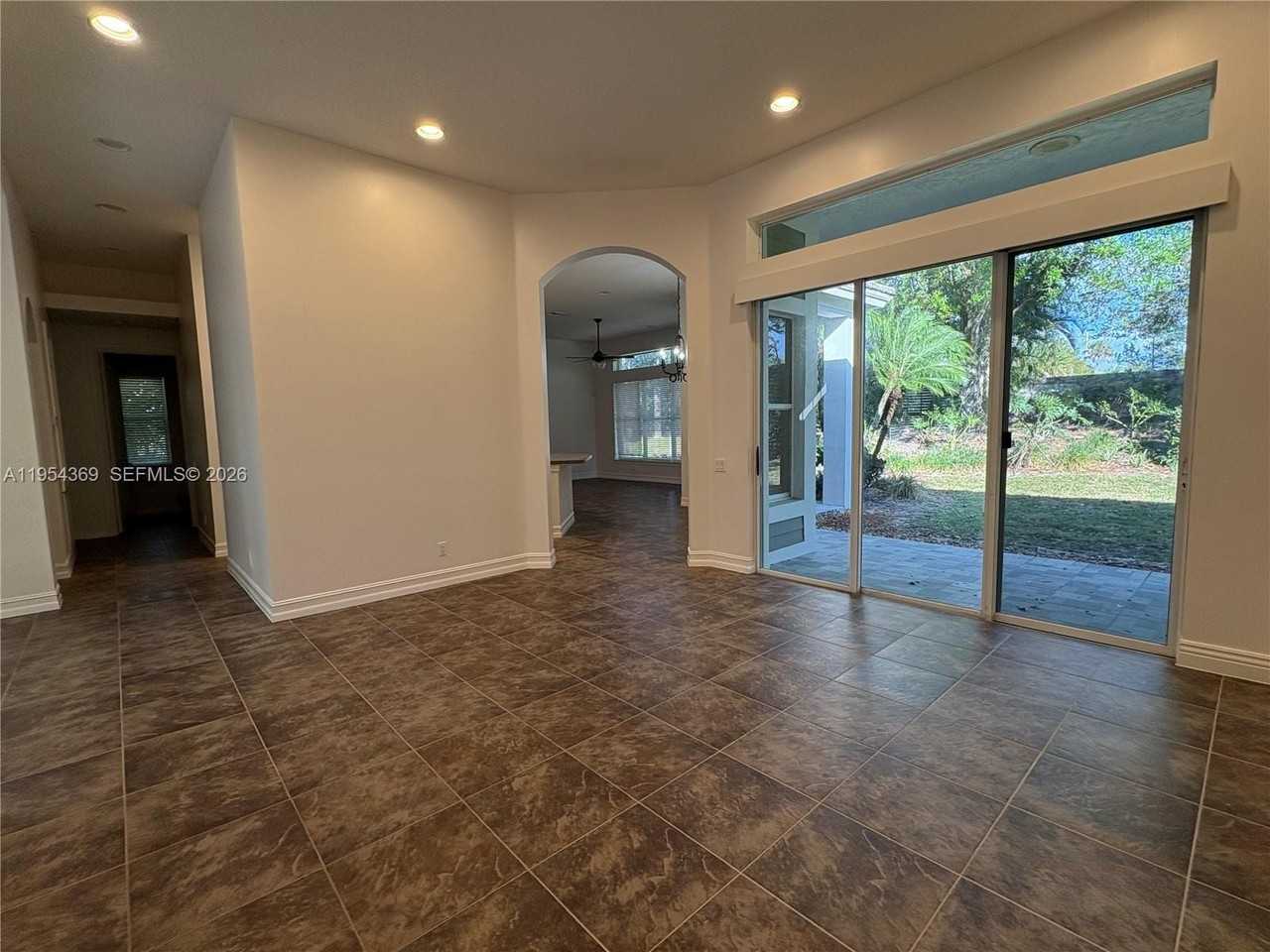 18265 Se Ridgeview Dr - Photo 2 of 12