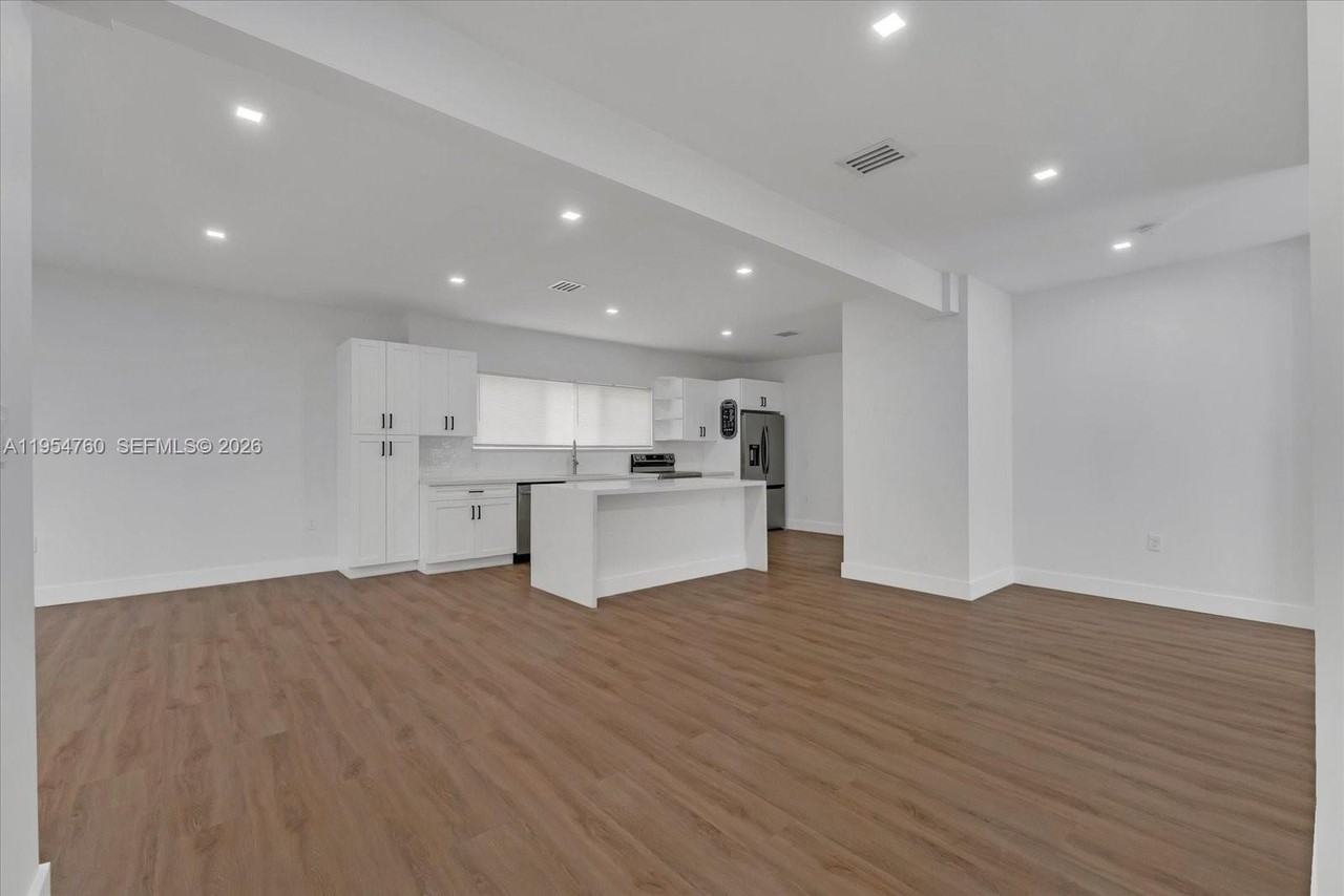 1733 Nw 16th St #1 - Photo 2 of 21