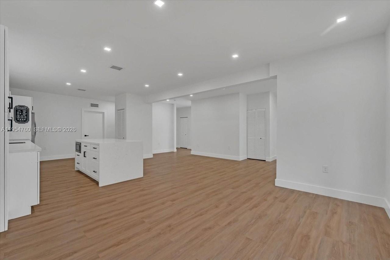 1733 Nw 16th St #1 - Photo 3 of 21