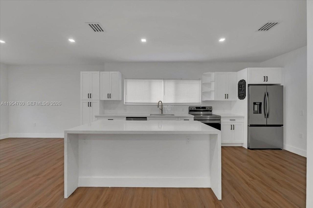 1733 Nw 16th St #1 - Photo 5 of 21