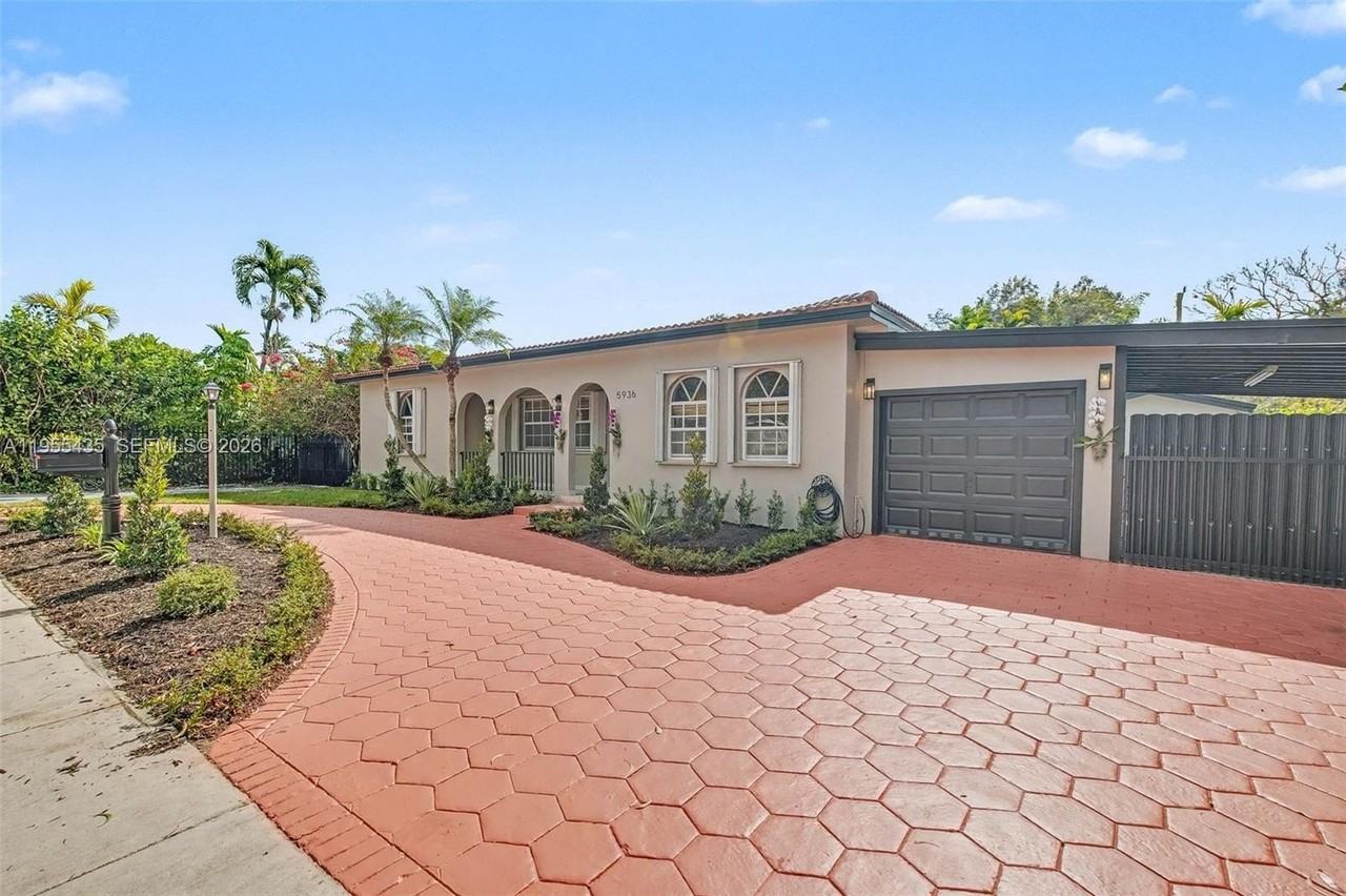 5936 Sw 29th St - Photo 3 of 33