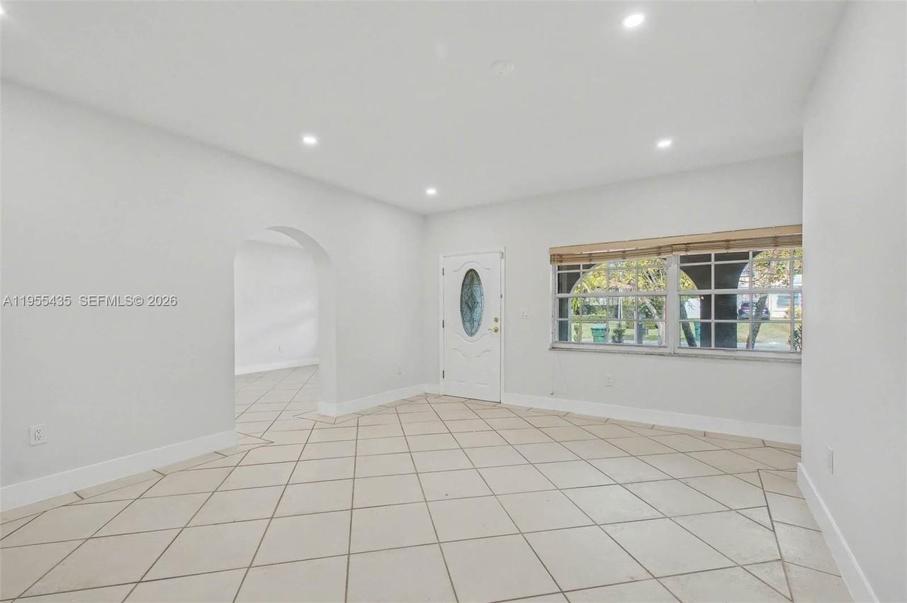 5936 Sw 29th St - Photo 5 of 33