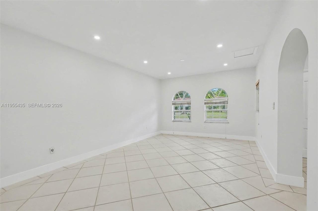 5936 Sw 29th St - Photo 7 of 33