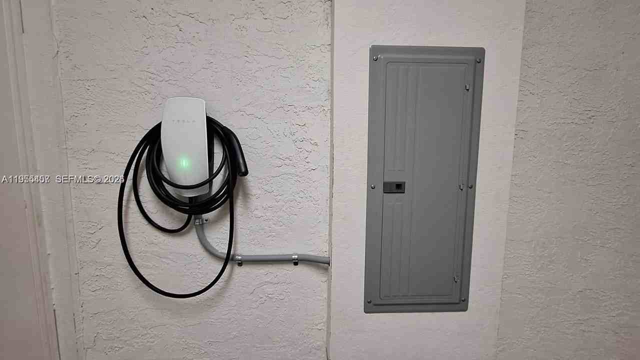 111 Se 7th Ave #0 - Photo 5 of 28