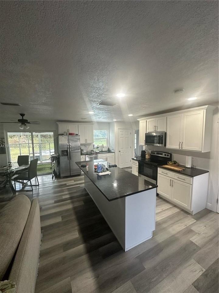 1011 Gerona Ave - Photo 4 of 17