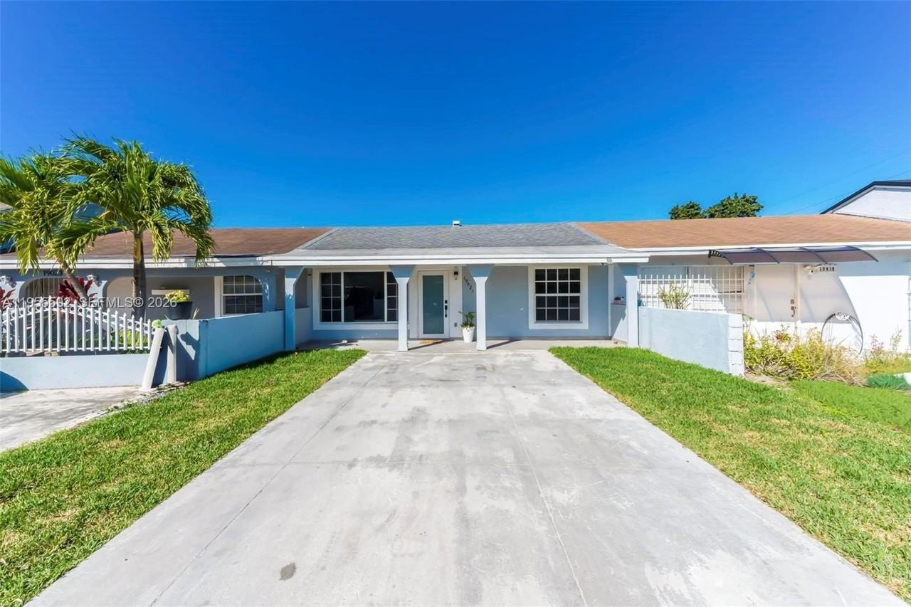 19021 Nw 45th Ave #19021 - Photo 3 of 22